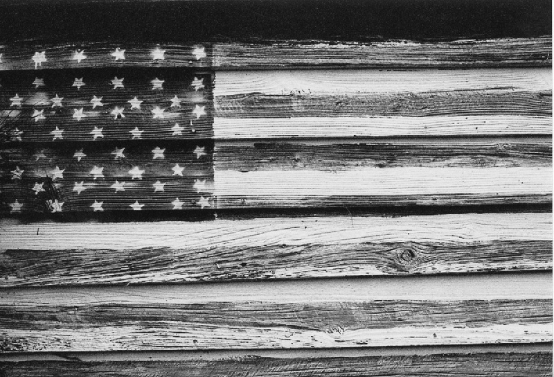 穿过泥土的公路、干涸的河床去冒险