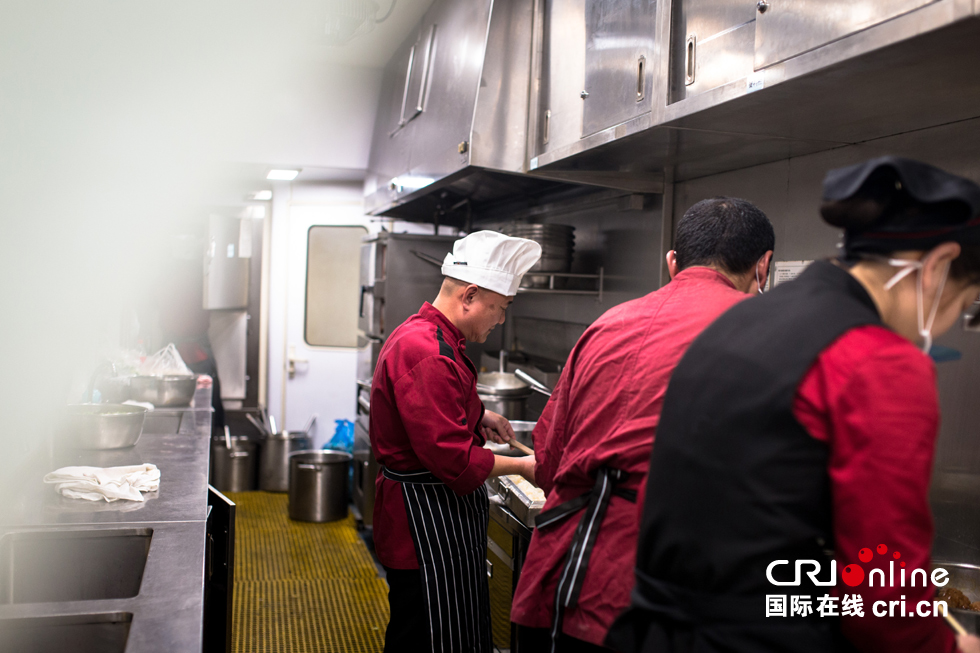 三十七载！列车大厨的油火人生