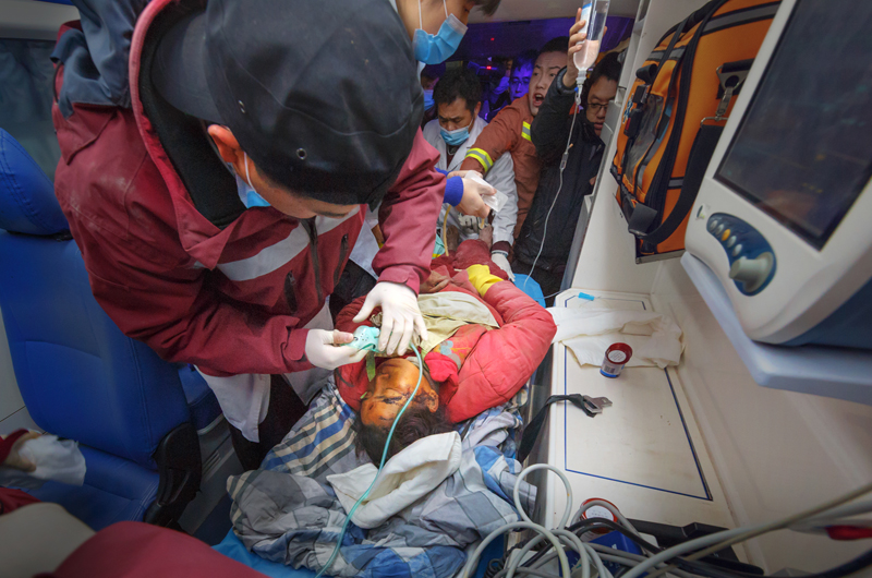 废墟下，母亲打来求救电话