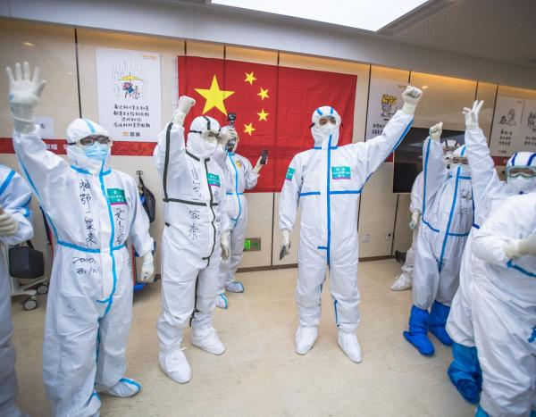 白衣战士，你的名字写满了这个春天！