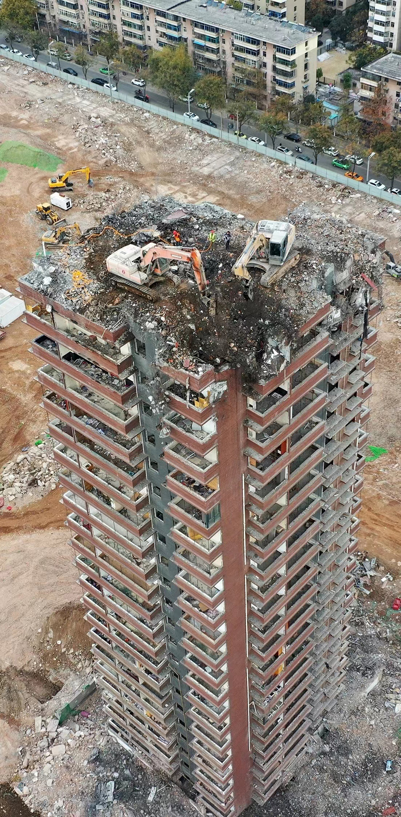 “最牛民房”开始拆除 “最牛民房”开始拆除