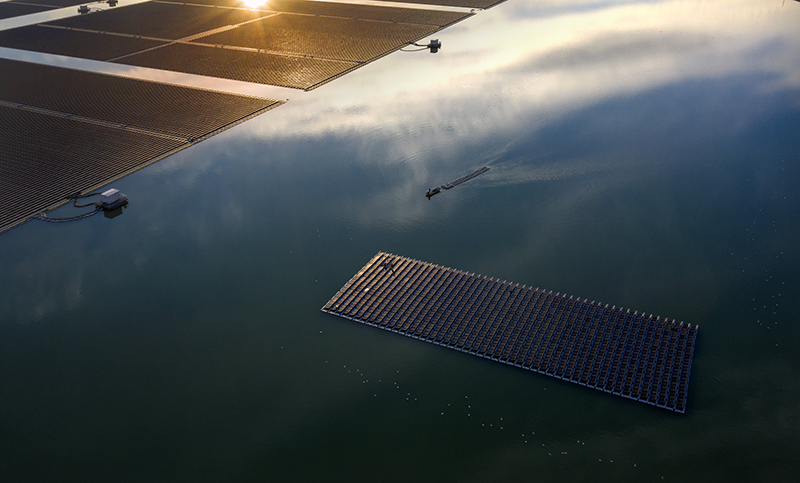 世界单体最大水上光伏电站并网发电 世界单体最大水上光伏电站并网发电