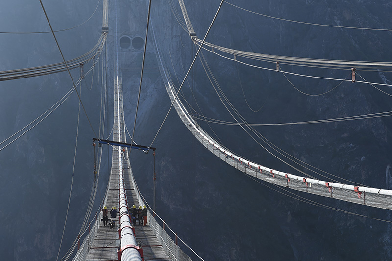 绿汁江特大桥加紧施工 绿汁江特大桥加紧施工