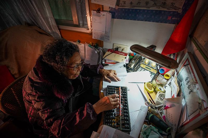 “诚信奶奶”十年还清2077万元债务 “诚信奶奶”十年还清2077万元债务