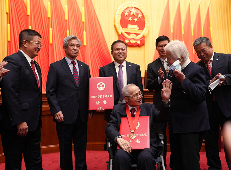 Zwei Wissenschaftler erhalten Chinas wichtigsten Wissenschaftspreis 2020 两名科学家荣获2020中国最高科学技术奖 Zwei Wissenschaftler erhalten Chinas wichtigsten Wissenschaftspreis 2020 两名科学家荣获2020中国最高科学技术奖