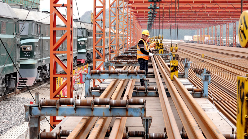 除夕，他们奋战在贵南高铁建设工地