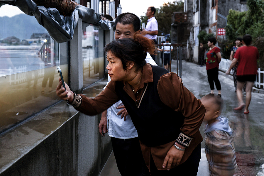 防洪墙:一块玻璃的稳固与温情 防洪墙:一块玻璃的稳固与温情