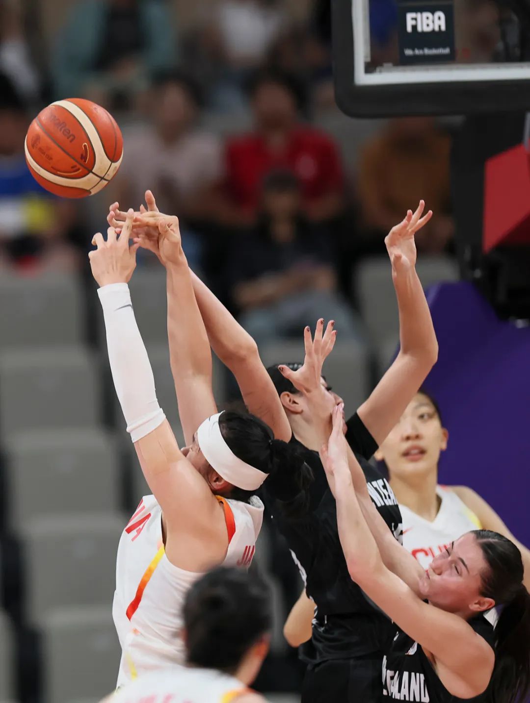 女篮亚洲杯:中国队85:51力压新西兰队