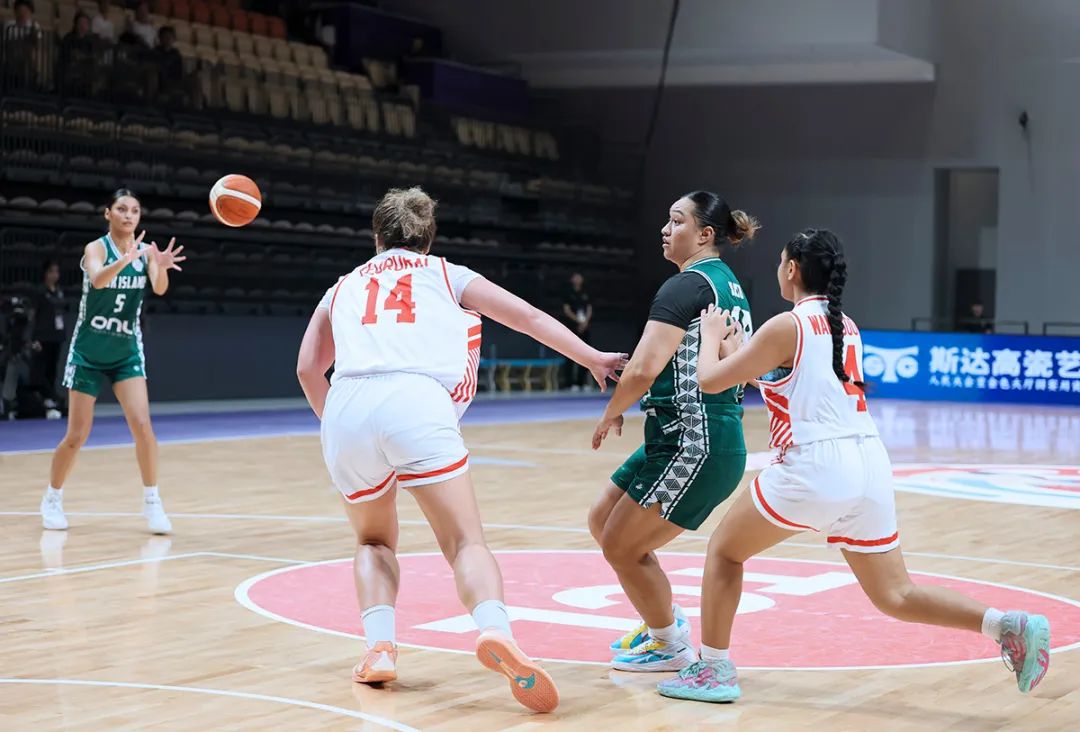 女篮亚洲杯：打球亲姐妹，上场母女兵——库克群岛队中的亲情队员