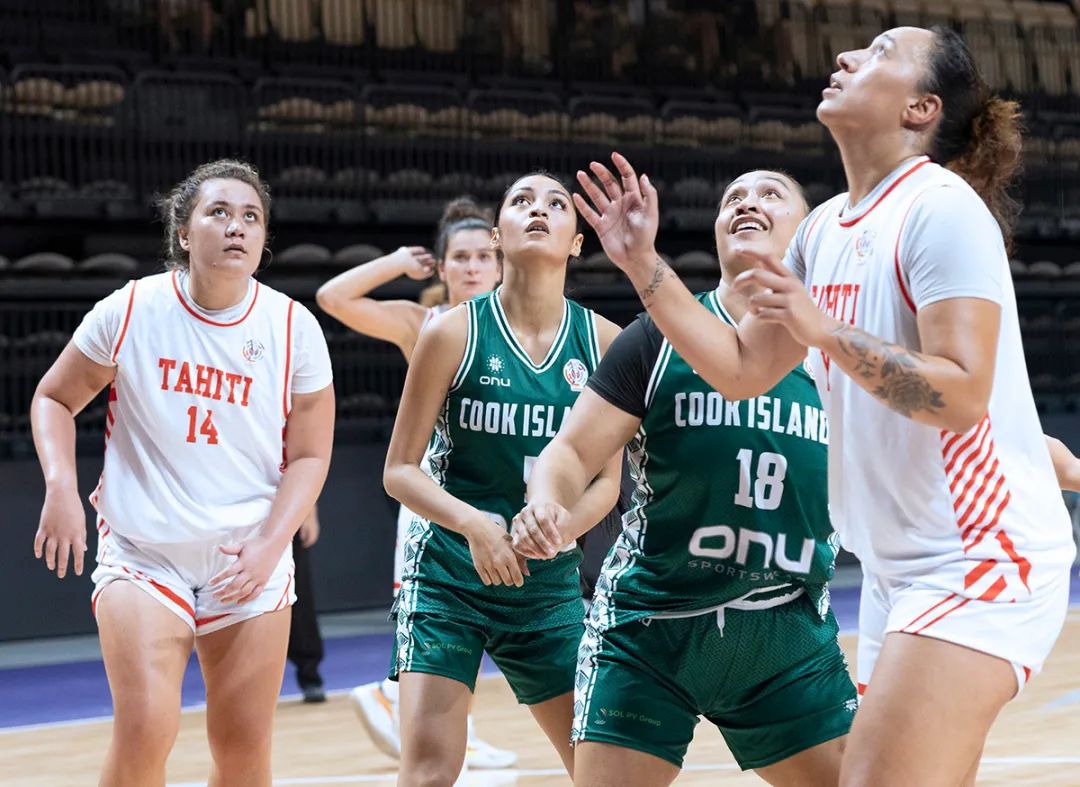 女篮亚洲杯：打球亲姐妹，上场母女兵——库克群岛队中的亲情队员