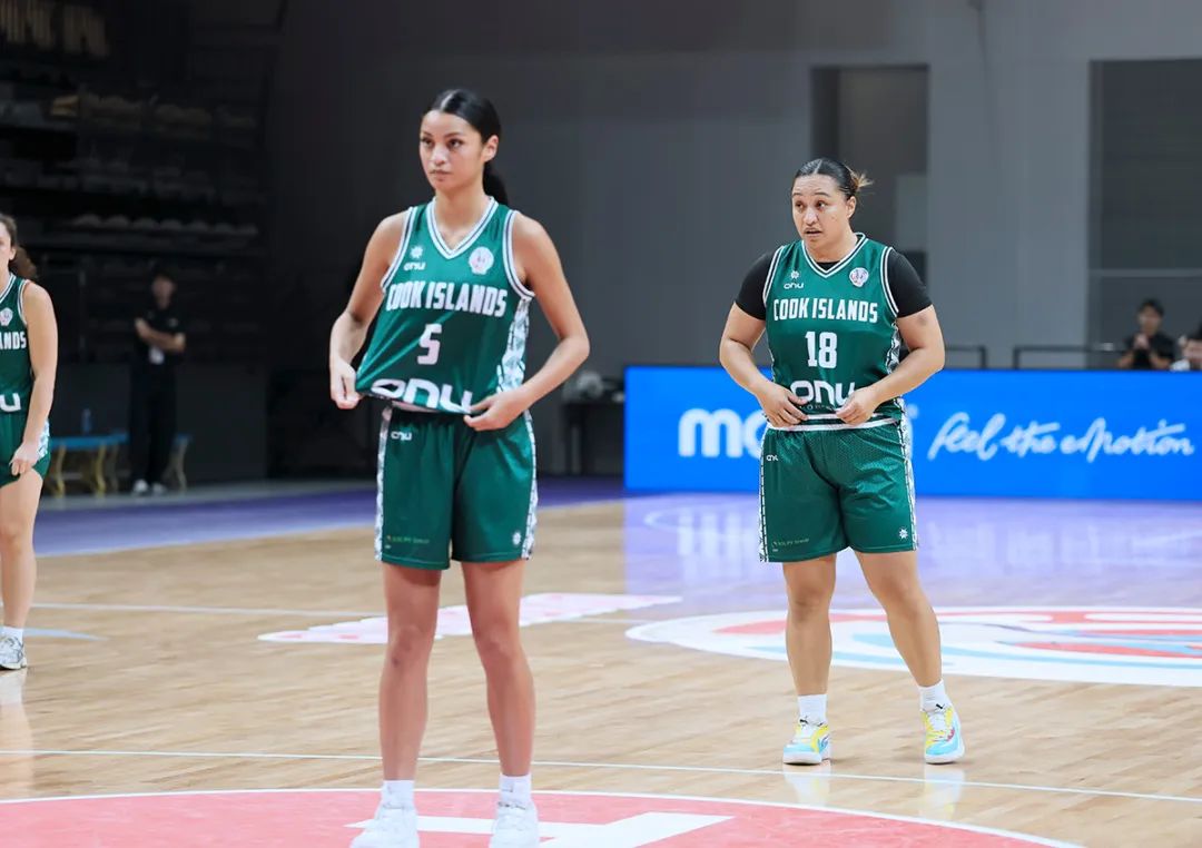 女篮亚洲杯：打球亲姐妹，上场母女兵——库克群岛队中的亲情队员