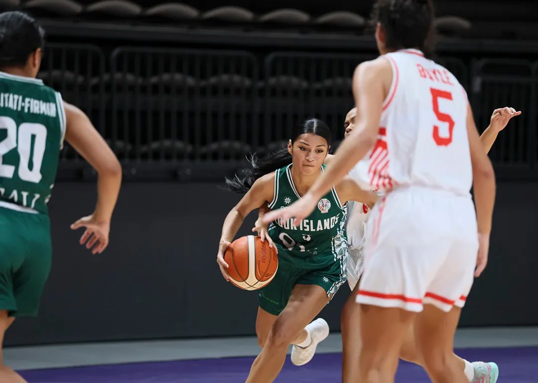 女篮亚洲杯：打球亲姐妹，上场母女兵——库克群岛队中的亲情队员
