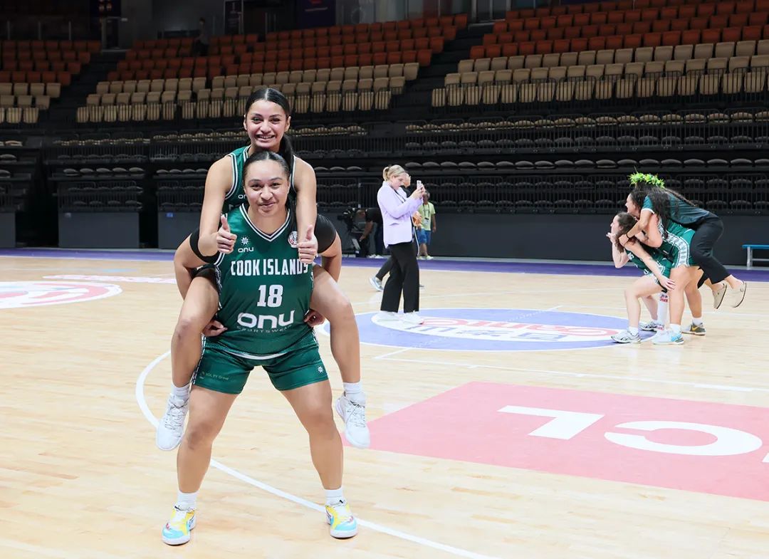 女篮亚洲杯：打球亲姐妹，上场母女兵——库克群岛队中的亲情队员