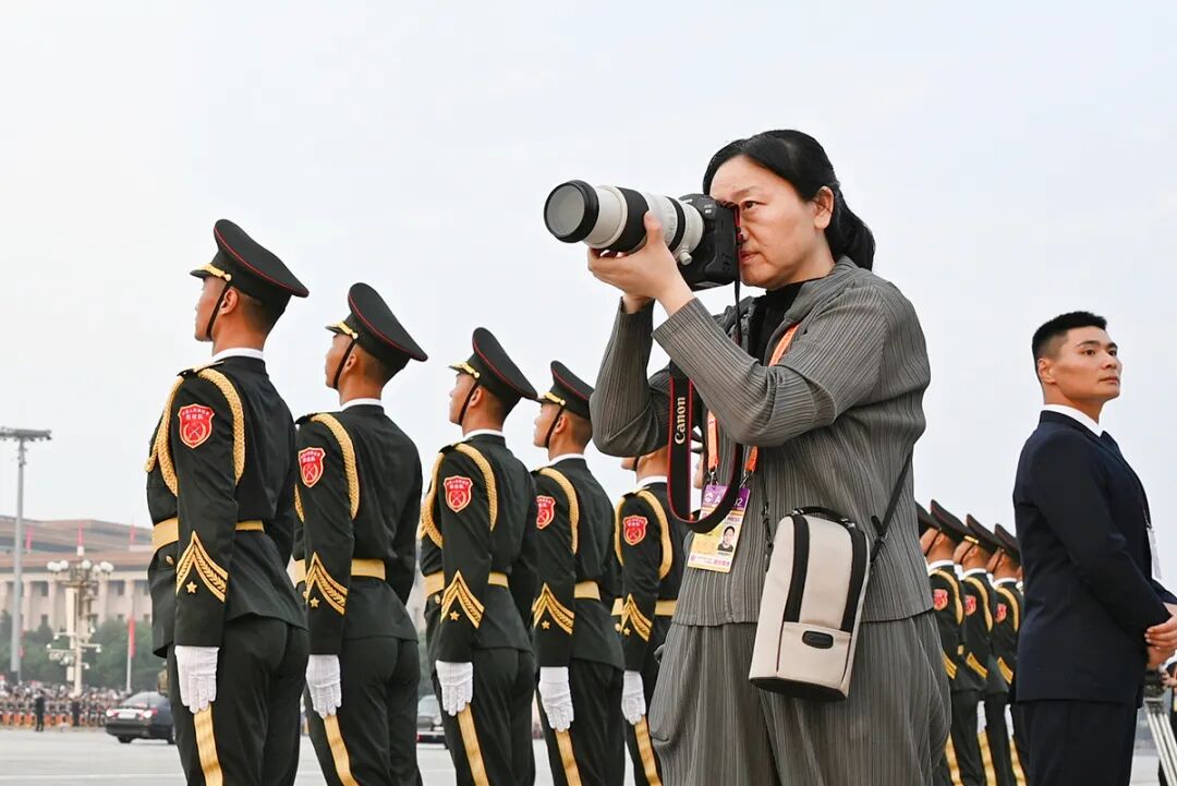 胜利日！阅兵场也是新闻摄影记者的战场