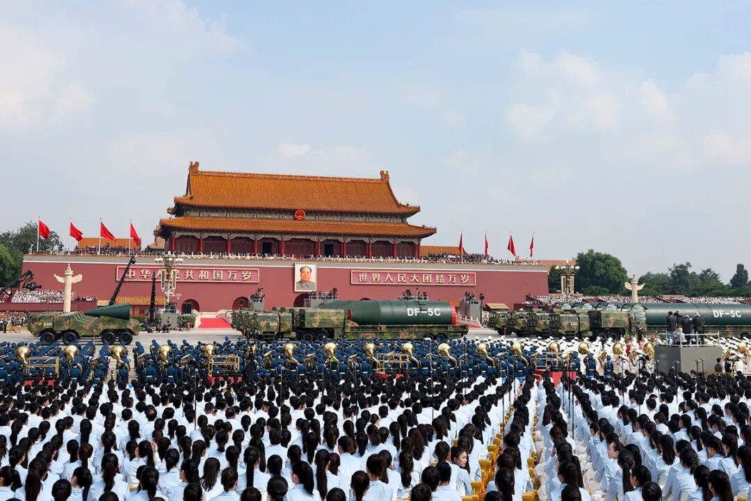 胜利日！阅兵场也是新闻摄影记者的战场