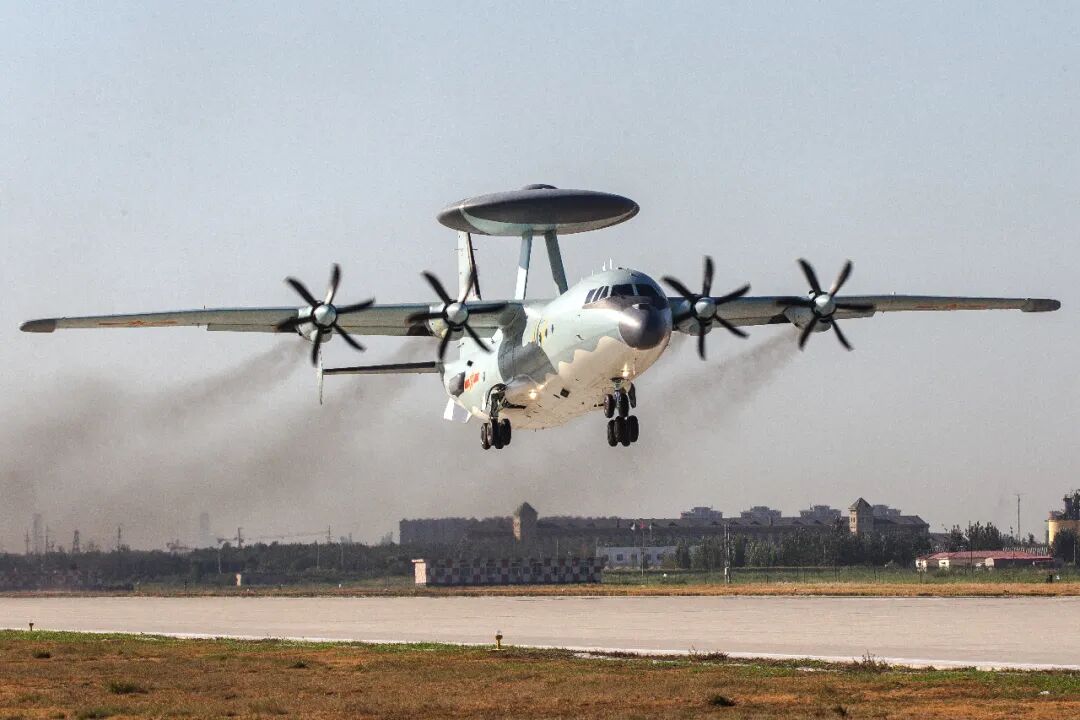 十年四赴阅兵场，今朝现场记辉煌！