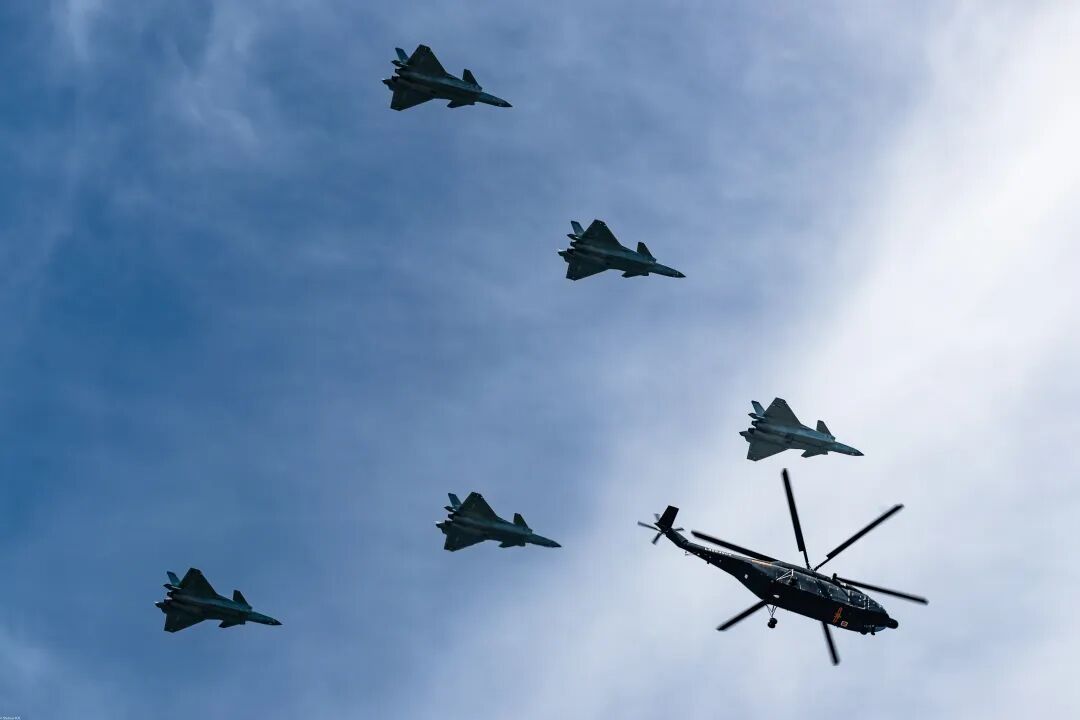 十年四赴阅兵场，今朝现场记辉煌！