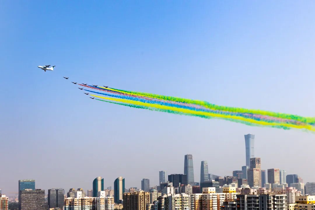 十年四赴阅兵场，今朝现场记辉煌！