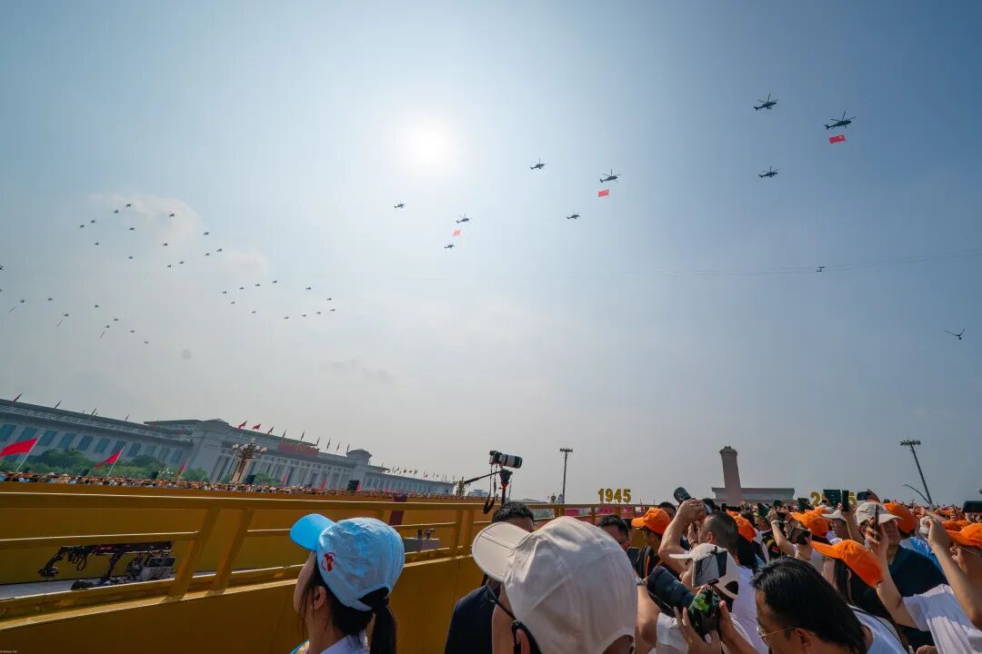 十年四赴阅兵场，今朝现场记辉煌！