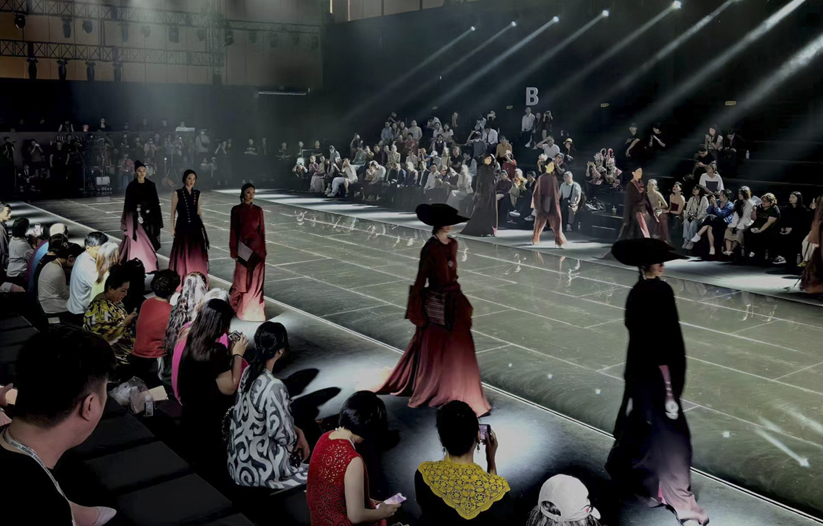 北京时装周:光影与艺术交融的盛宴 北京时装周:光影与艺术交融的盛宴