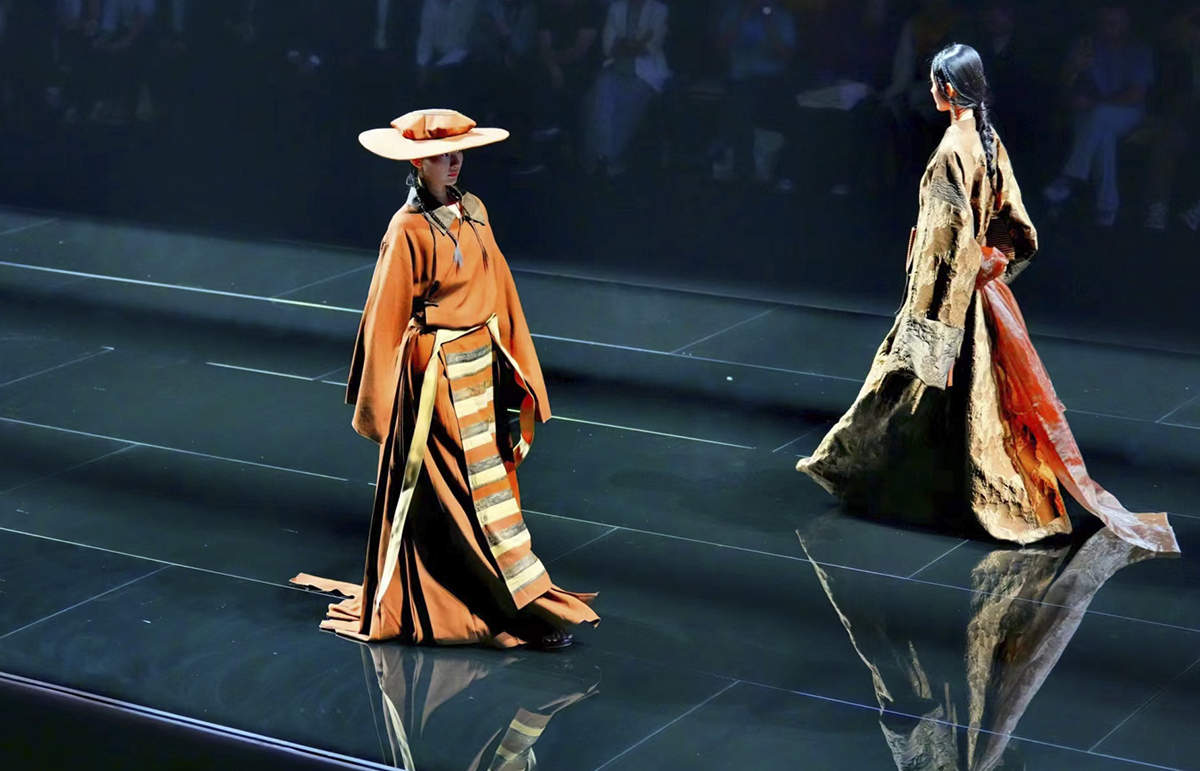 北京时装周:光影与艺术交融的盛宴 北京时装周:光影与艺术交融的盛宴