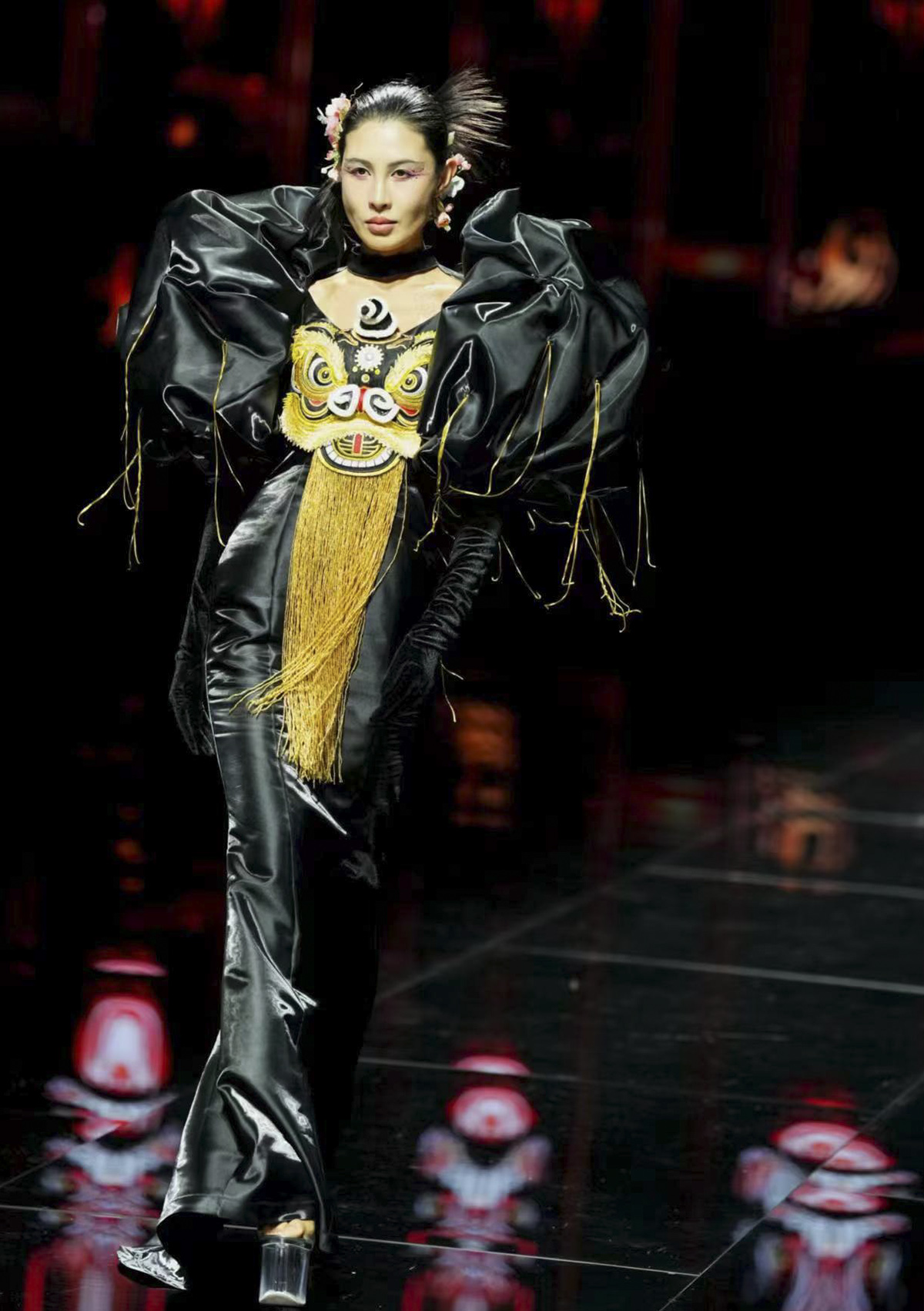 北京时装周:光影与艺术交融的盛宴 北京时装周:光影与艺术交融的盛宴