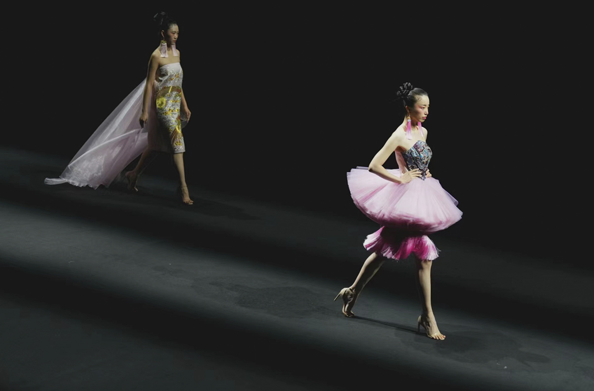 北京时装周:光影与艺术交融的盛宴 北京时装周:光影与艺术交融的盛宴