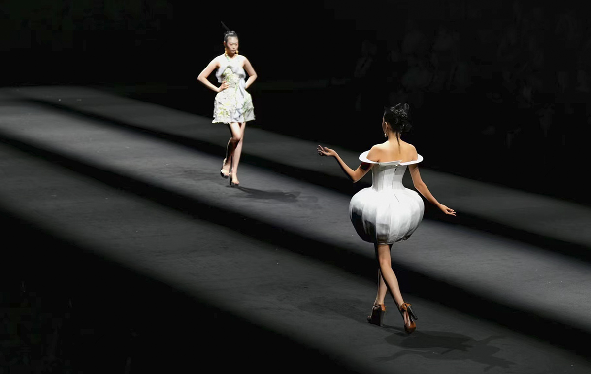 北京时装周:光影与艺术交融的盛宴 北京时装周:光影与艺术交融的盛宴