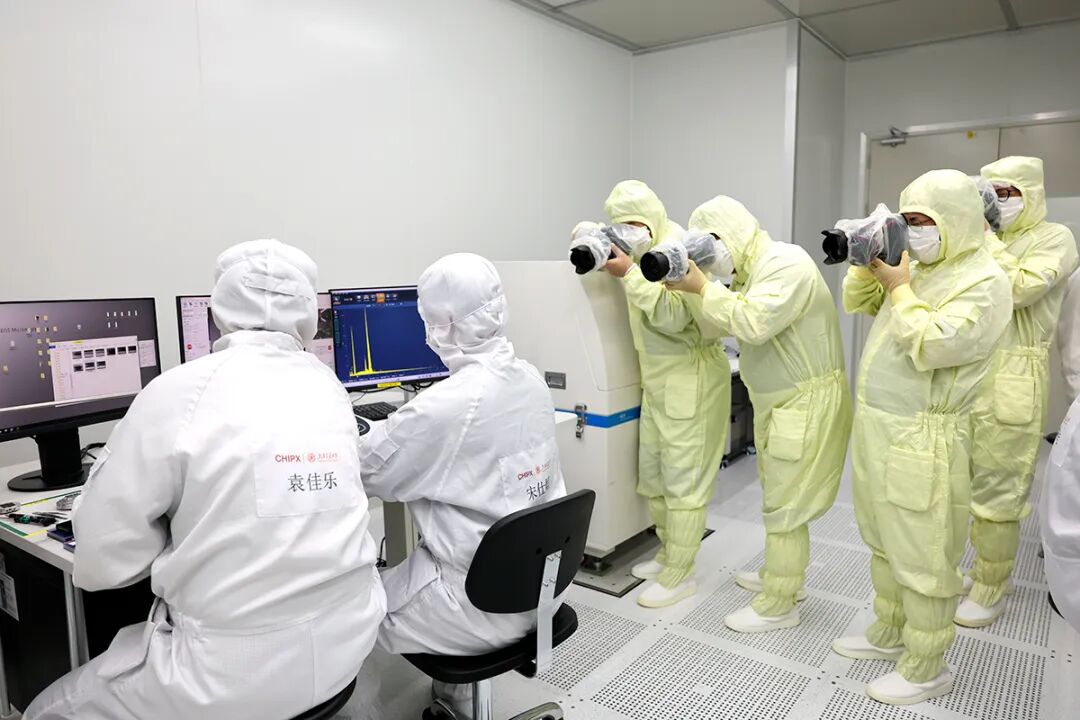 用“理论强基+案例研讨+实践淬炼”强“四力”