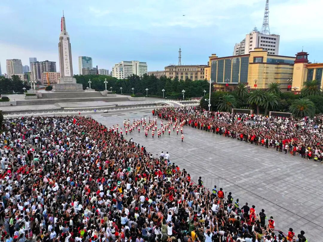 祖国的生日，人民的节日！新闻摄影记者用镜头记录这盛世繁华