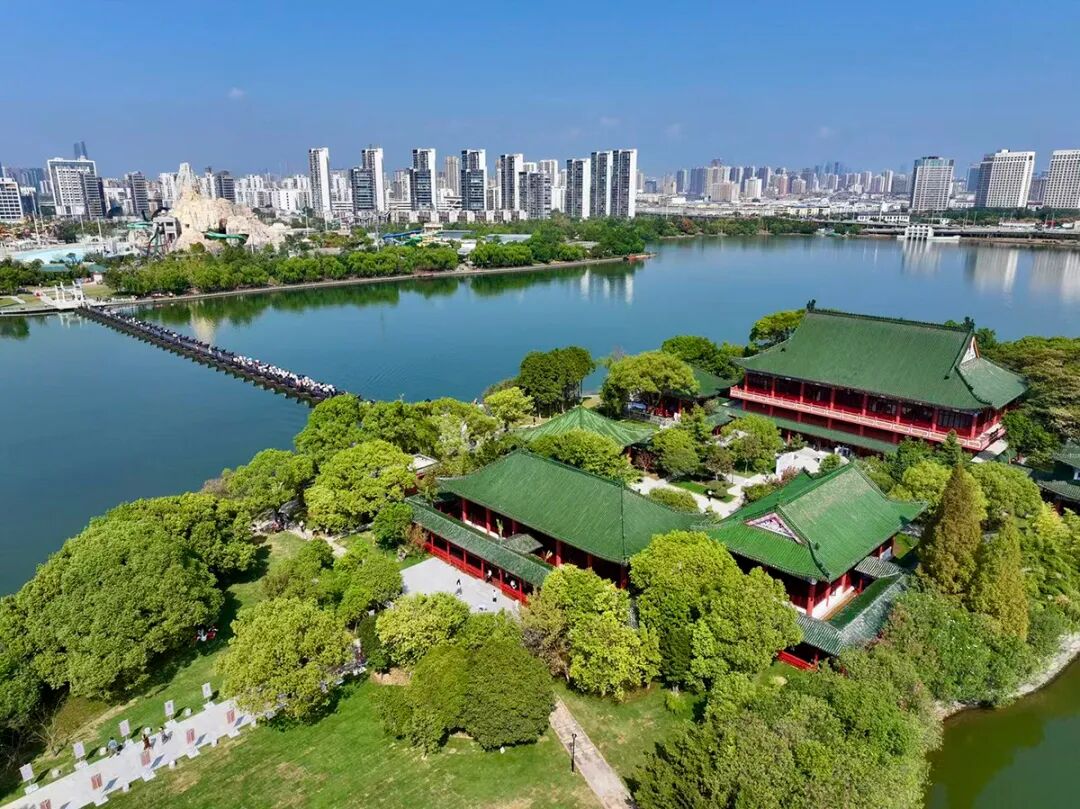 祖国的生日，人民的节日！新闻摄影记者用镜头记录这盛世繁华