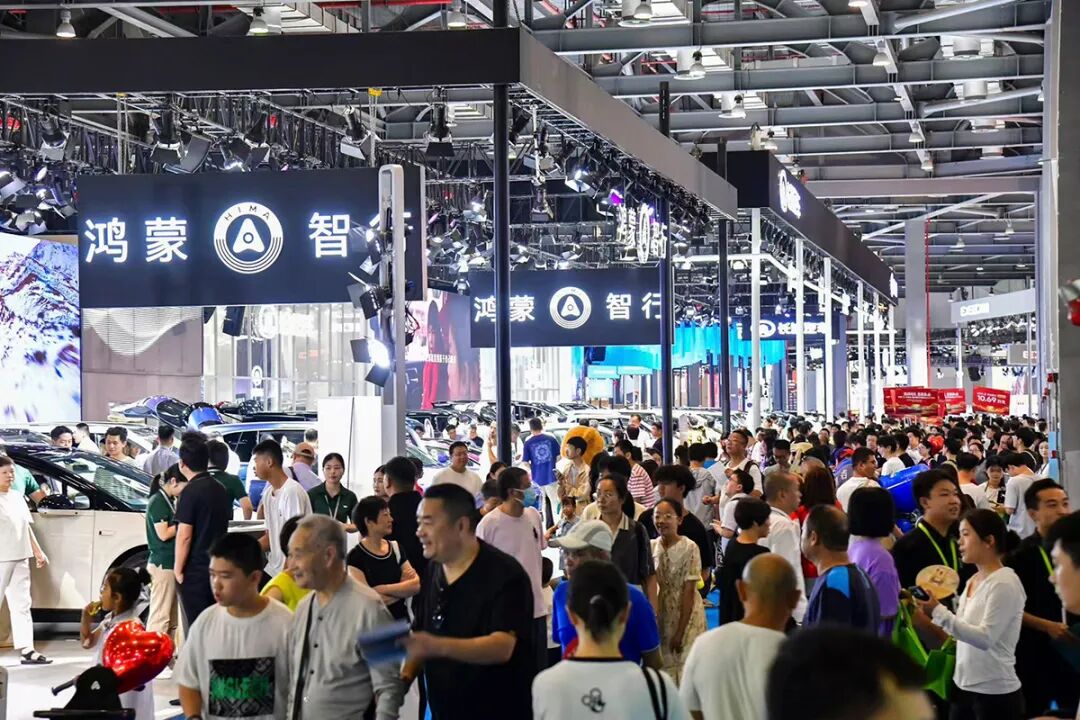 祖国的生日，人民的节日！新闻摄影记者用镜头记录这盛世繁华