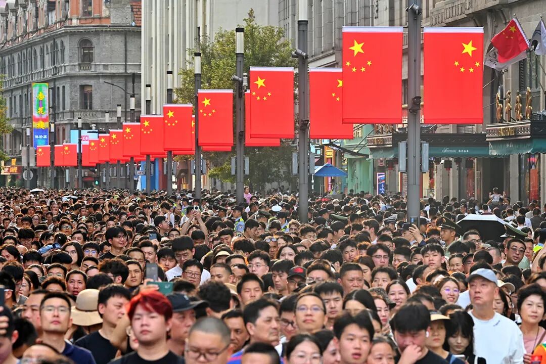 祖国的生日，人民的节日！新闻摄影记者用镜头记录这盛世繁华