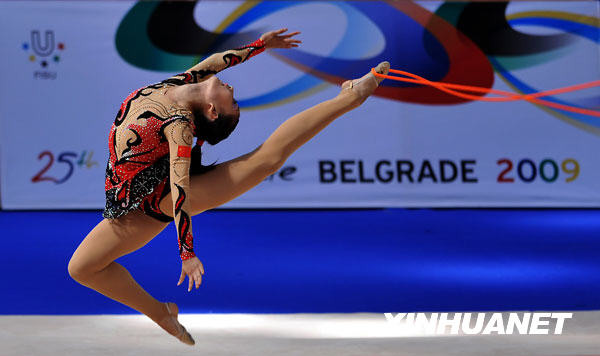 7月9日，中国选手丁一丹在个人资格赛绳操比赛中。当日，在贝尔格莱德举行的第25届世界大学生运动会艺术体操比赛开赛。