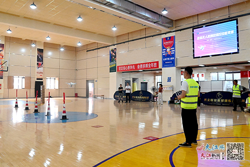 赣州市一单位组织20余架无人机竞技演练，以备防汛救急