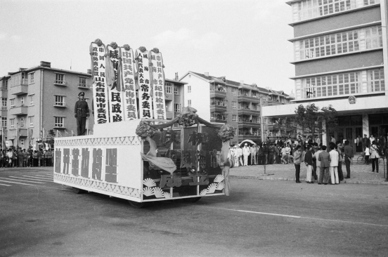 与城市共成长，一位威海摄影人的光影城记