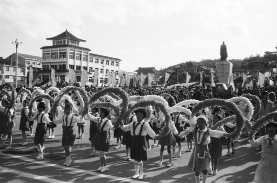 与城市共成长，一位威海摄影人的光影城记