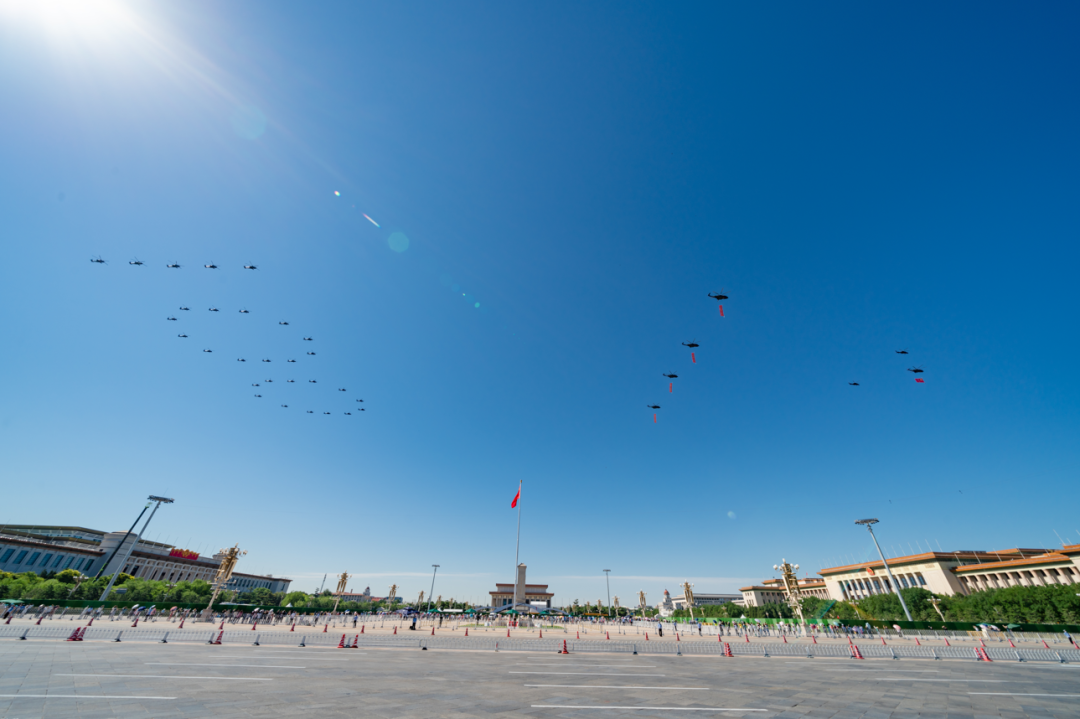 十年四赴阅兵场，今朝现场记辉煌！